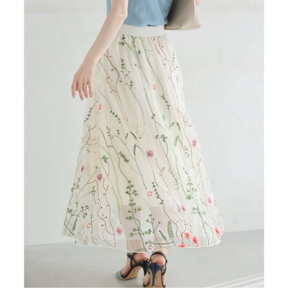 NWT RIHOAS "High Waisted Floral Embroidery A-line Midi Skirt" Sz XS - Picture 6 of 8